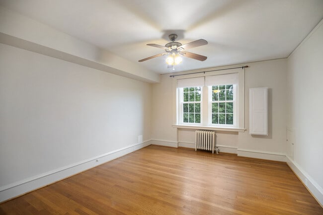 Building Photo - 821 Brandon Ave