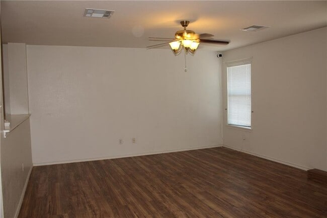 Building Photo - 107 Outfitter Dr