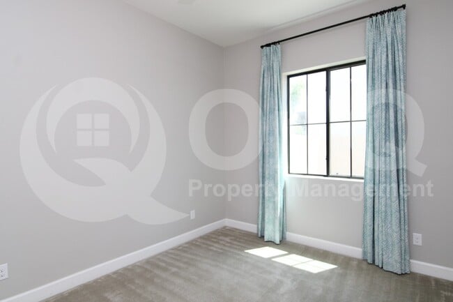 Building Photo - 3847 E Mead Dr