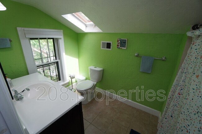 Building Photo - 1412 N 13th St