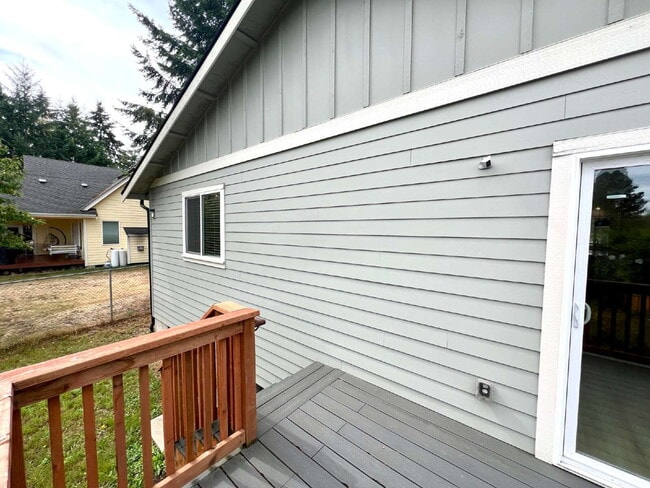 Building Photo - Modern 2022-Built Rambler on Private Lot with 2-Car Garage