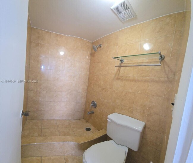 Building Photo - 13707 Kendale Lakes Cir