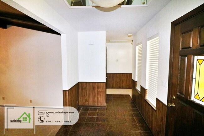 Building Photo - 3688 Cal Ore Dr