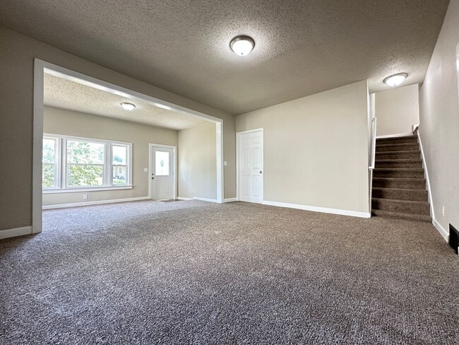 Building Photo - Updated 3 Bedroom 1,800 SQFT Home for Rent