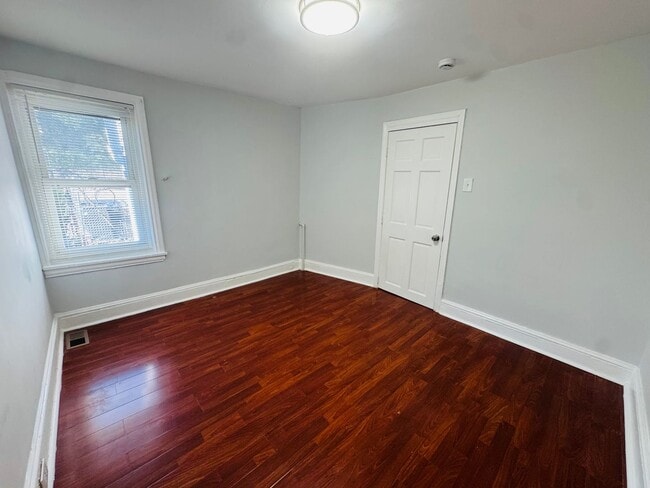 Building Photo - Newly Remodeled 2bd/1 House with Private R...