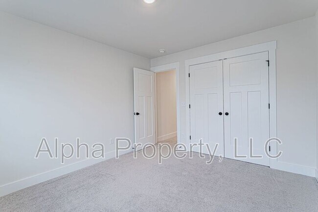 Building Photo - 1554 Shallons Ct