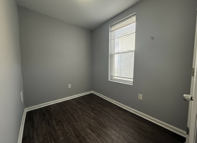 Building Photo - 210 Horton St