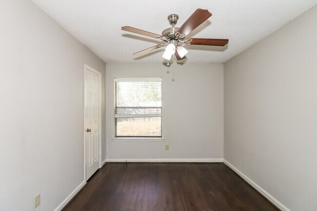 Building Photo - 24102 Scrivener Ln