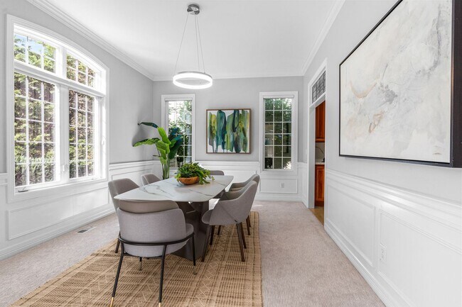 Building Photo - Luxury 4 bed 4 bath home in Lakemont, Bellevue