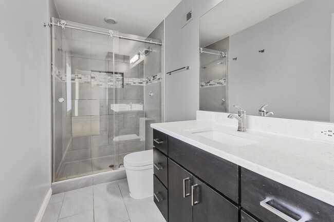 Building Photo - Fabulous Townhouse in Kenwood Forest II - ...