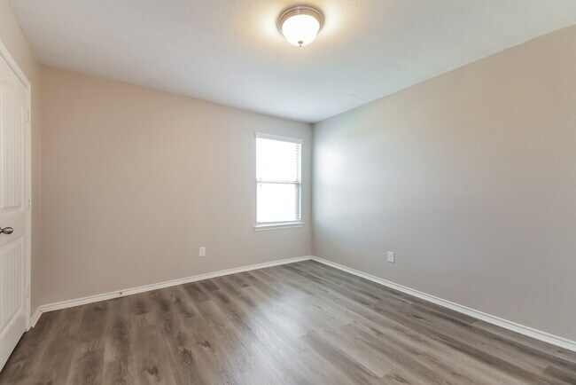 Building Photo - 1405 Granite Path