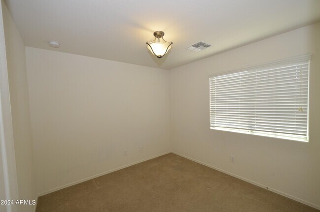 Building Photo - 1680 W Swan Pl