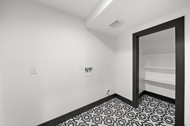 Building Photo - 113 Delmar St