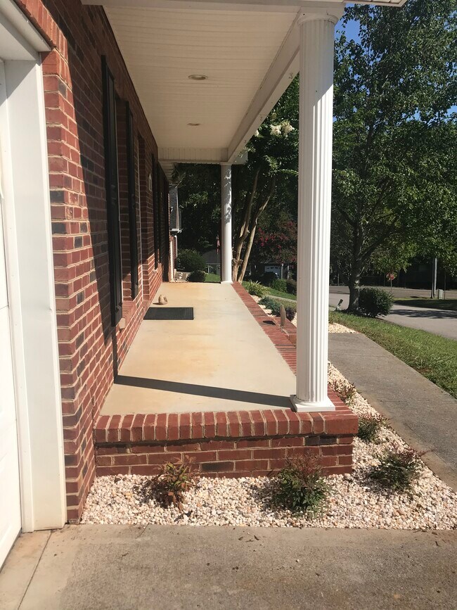 Building Photo - 8404 Lesley Marie Ln