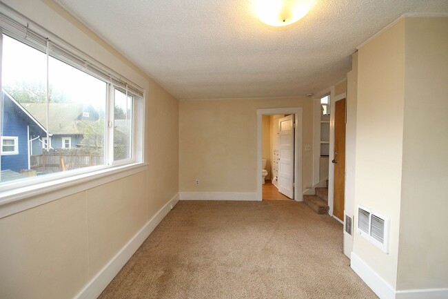 Building Photo - 7630 SE Woodstock Blvd