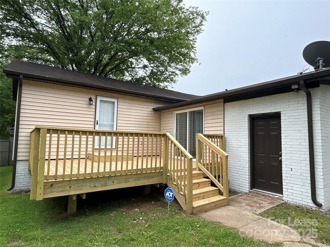 Building Photo - 3709 Topsfield Rd