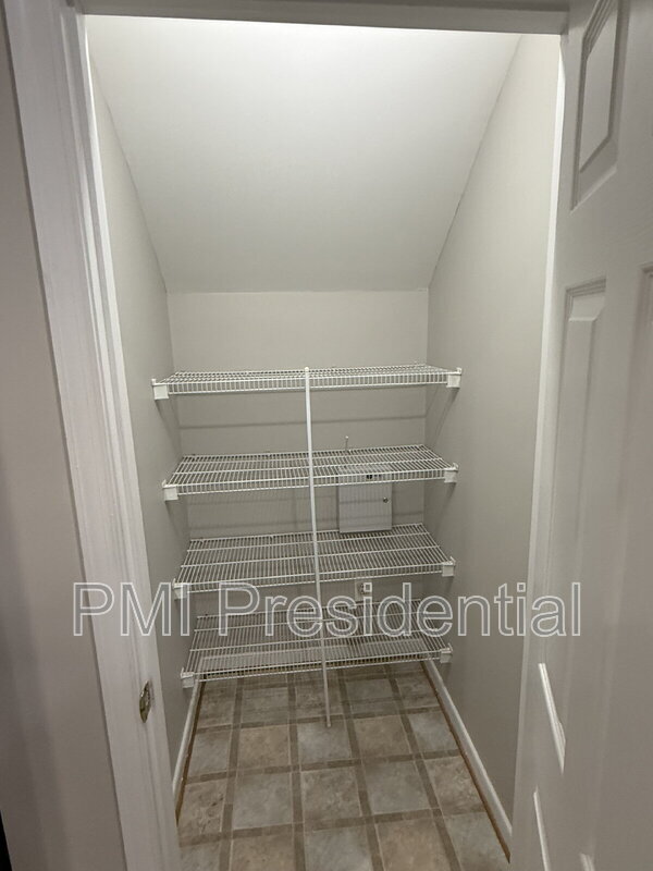 Building Photo - 8008 Moss Gate Ct