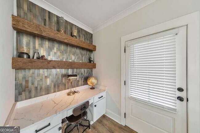 Building Photo - 320 Oak Arms Wy