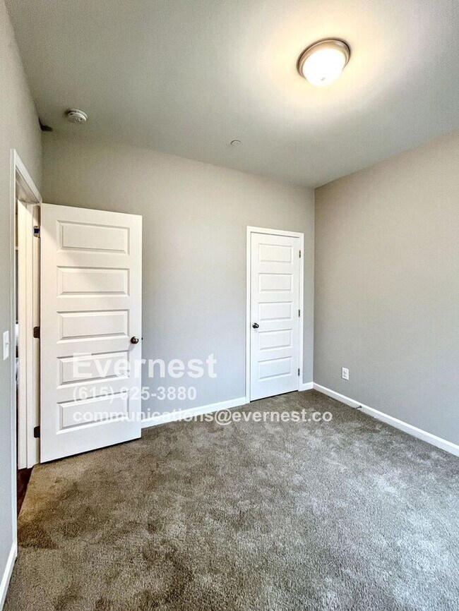 Building Photo - 4-Bedroom, 2-Bathroom Home in a Convenient...