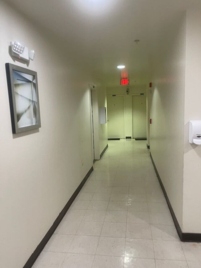 Building Photo - 3bdrm Apartment including utilities