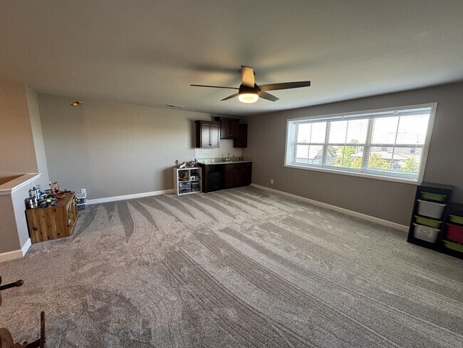 Building Photo - 217 Balota St