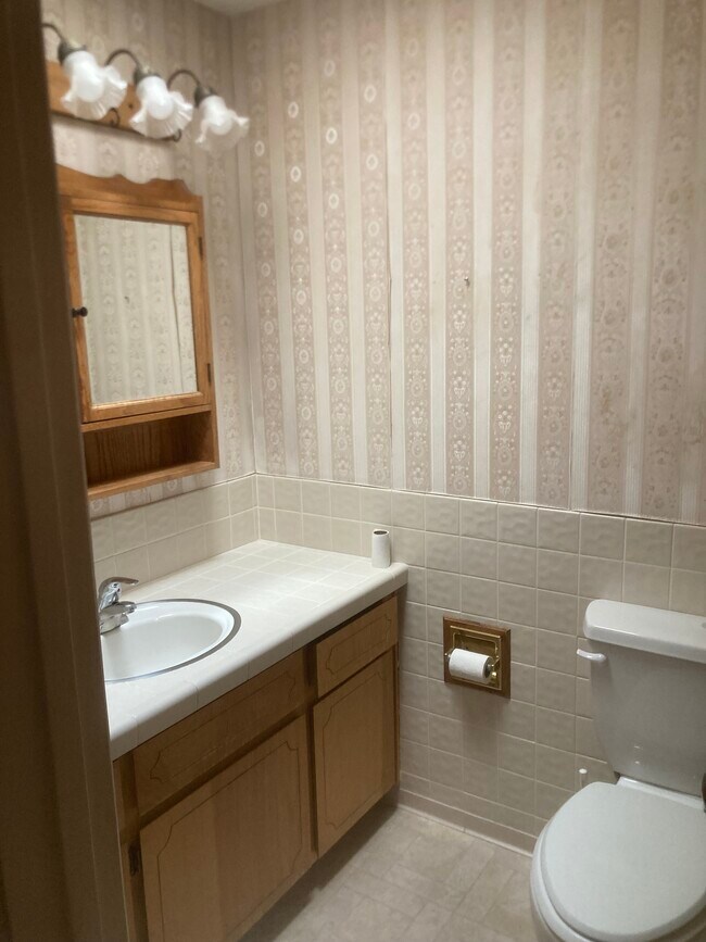 Building Photo - 960 Arrowhead Dr