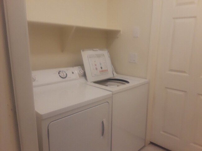Building Photo - Tanamera One bedroom Unit Available