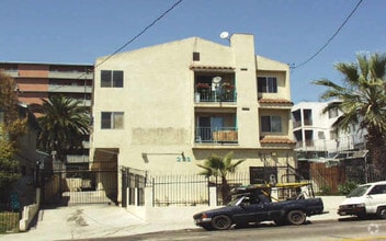 Building Photo - 273 S Bonnie Brae St