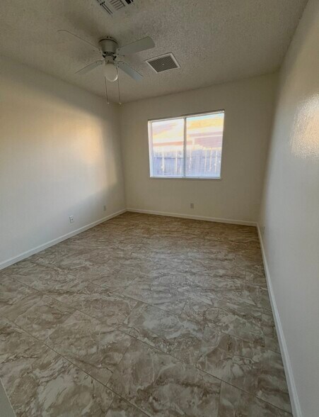 Building Photo - 408 W Felspar Ave