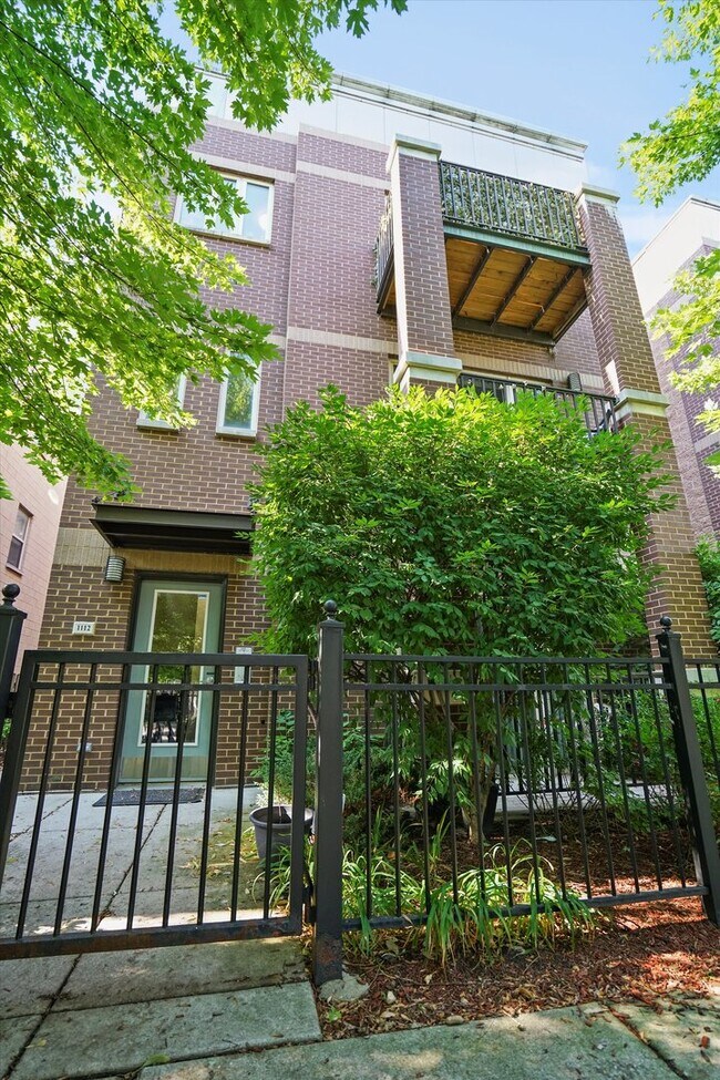 Building Photo - 1112 W Washburne Ave