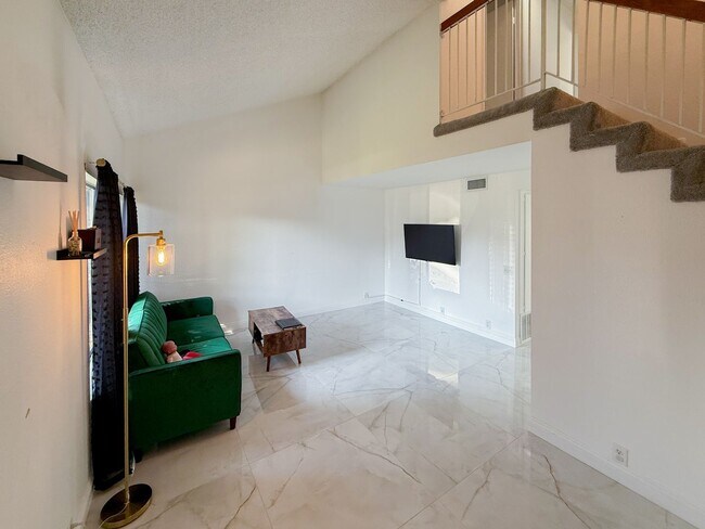 Building Photo - Renovated 3 Bedroom, 2 Bath Townhome with ...