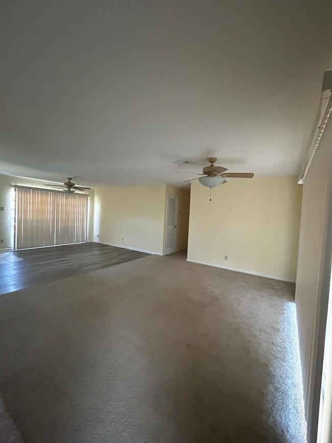 Building Photo - FIRST MONTHS RENT FREE - 3 Bedroom Home on...