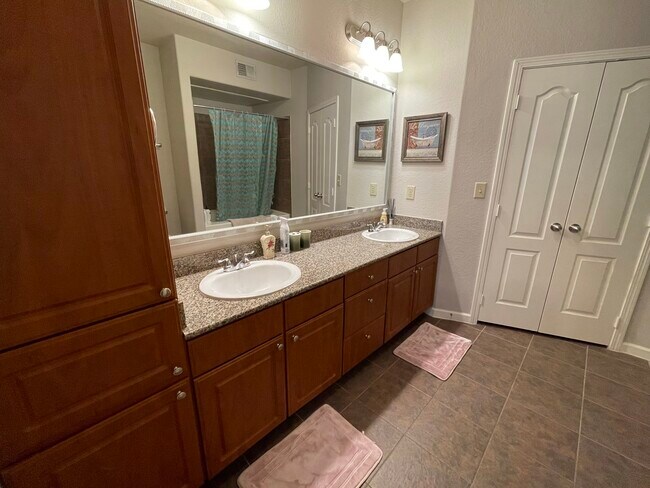 Building Photo - 1711 Old Spanish Trl