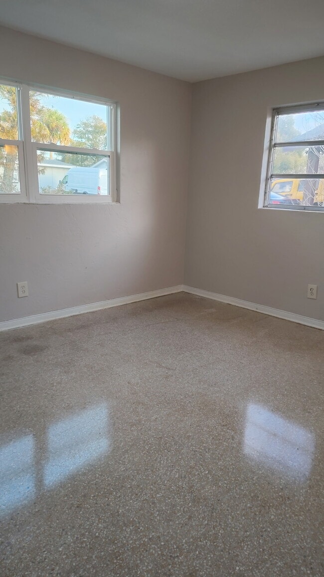 Building Photo - 1436 Primrose Ln