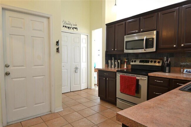 Building Photo - 4924 Hook Hollow Cir
