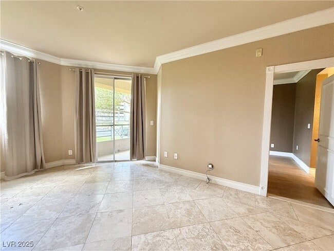 Building Photo - 220 E Flamingo Rd