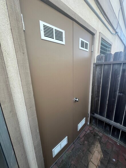 Building Photo - 253 W Canada