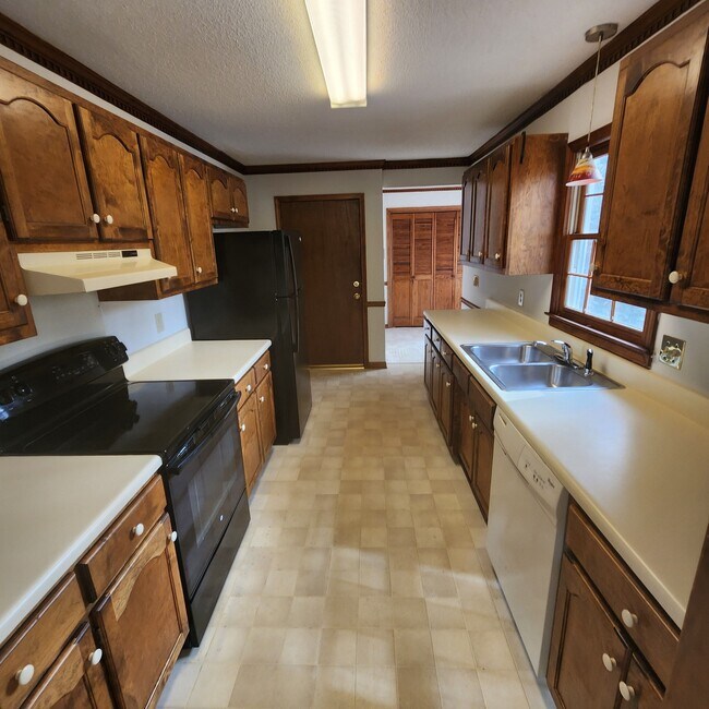 Building Photo - 103 Brams Ct