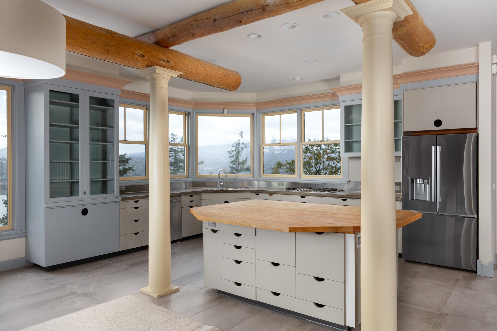 Building Photo - 395 SW Eyrie Rd