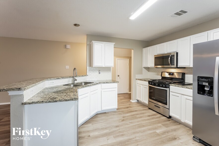 Building Photo - 1700 Worthington Ln