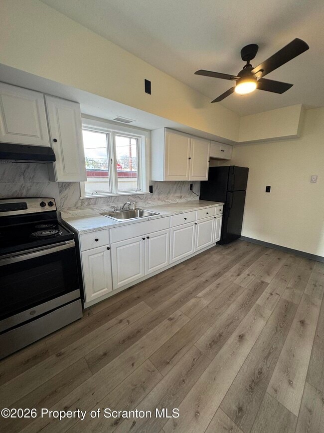 Building Photo - 615 3rd St