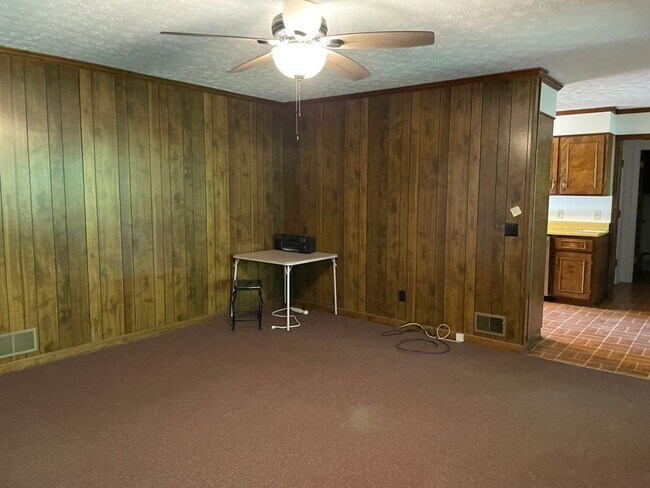 Building Photo - 1180 Robinhood Rd