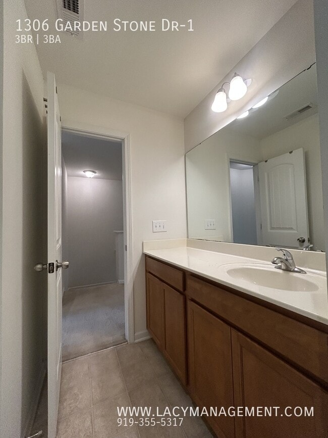 Building Photo - 1306 Garden Stone Dr
