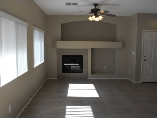 Building Photo - Spacious Henderson townhouse featuring   3 bedrooms PLUS 2 car garage.