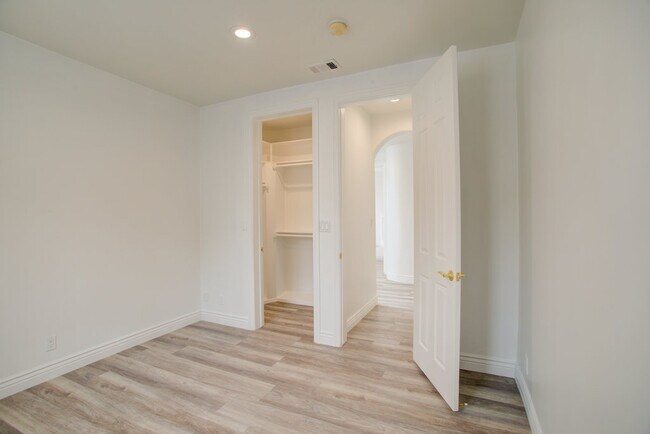Building Photo - 4318 Mesa St