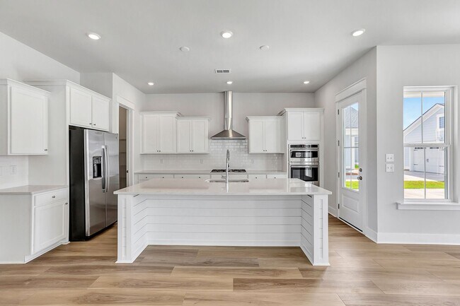 Building Photo - "Resort-Style Living Begins Right at Your ...