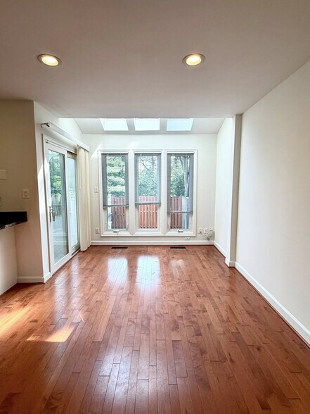 Building Photo - 21282 Hedgerow Ter