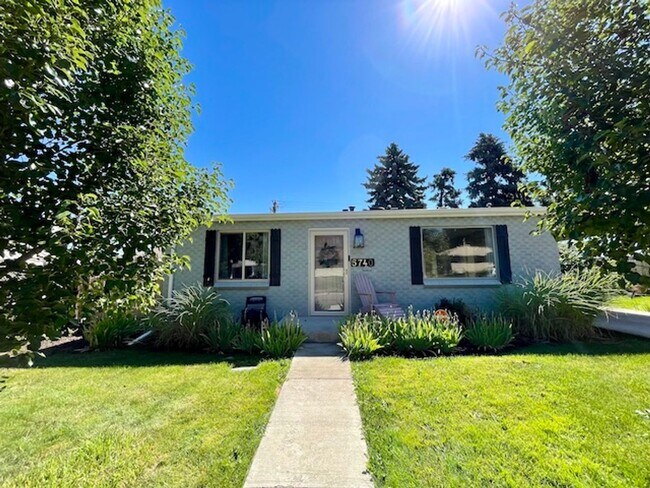 Primary Photo - FREE AUGUST RENT!! - Sweet Bungalow in Par...