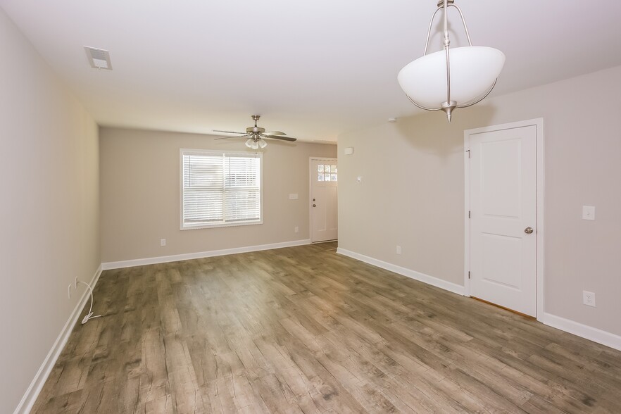 Building Photo - 114 Rowan St