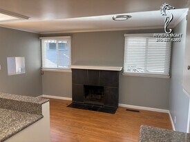 Building Photo - 1216 Manhattan Ave